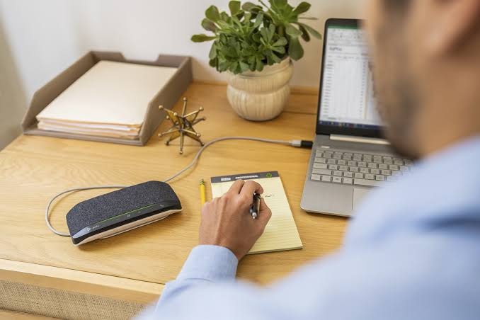 Poly Sync 10 (USB/Bluetooth speakerphone)